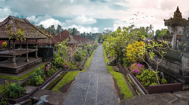 Pemandangan jalan utama Desa Penglipuran